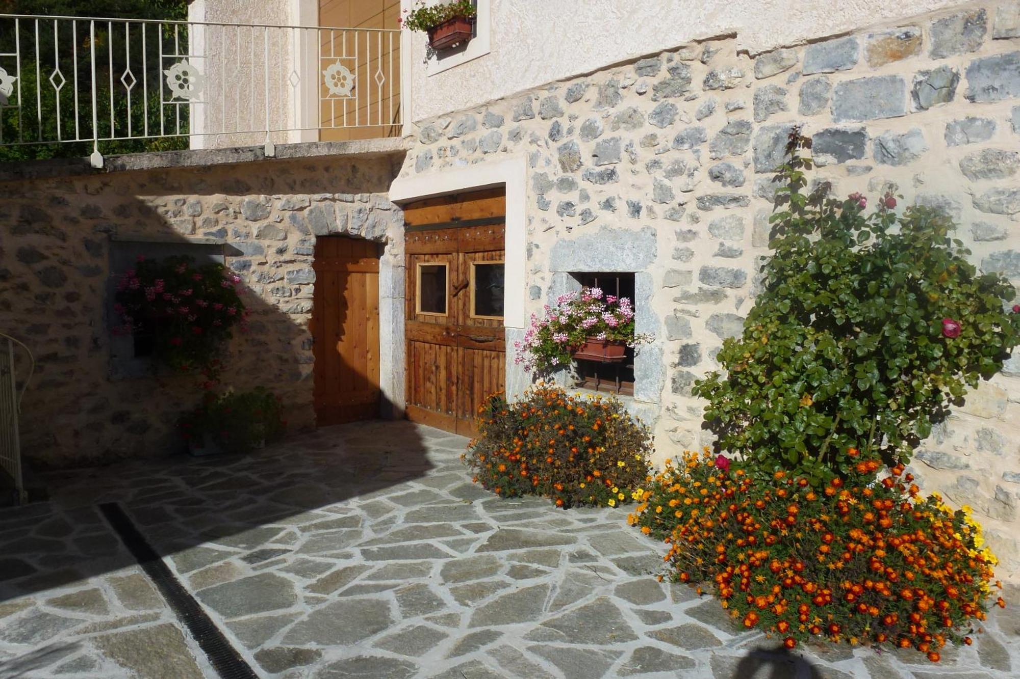 Le Rocher Des Ducs, Vue Sur Montagne, Abris Voitures Et Motos Le Glaizil Exterior foto