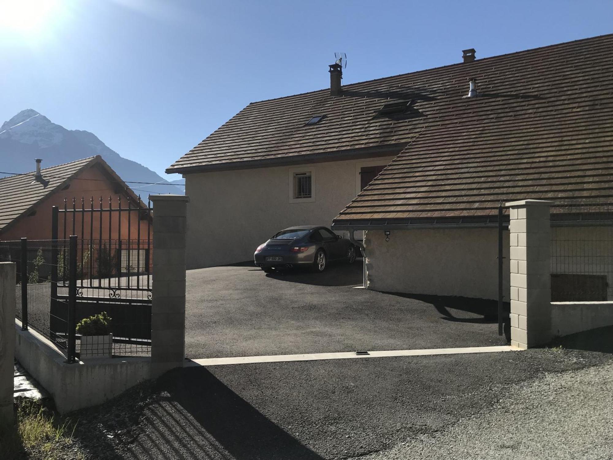 Le Rocher Des Ducs, Vue Sur Montagne, Abris Voitures Et Motos Le Glaizil Exterior foto