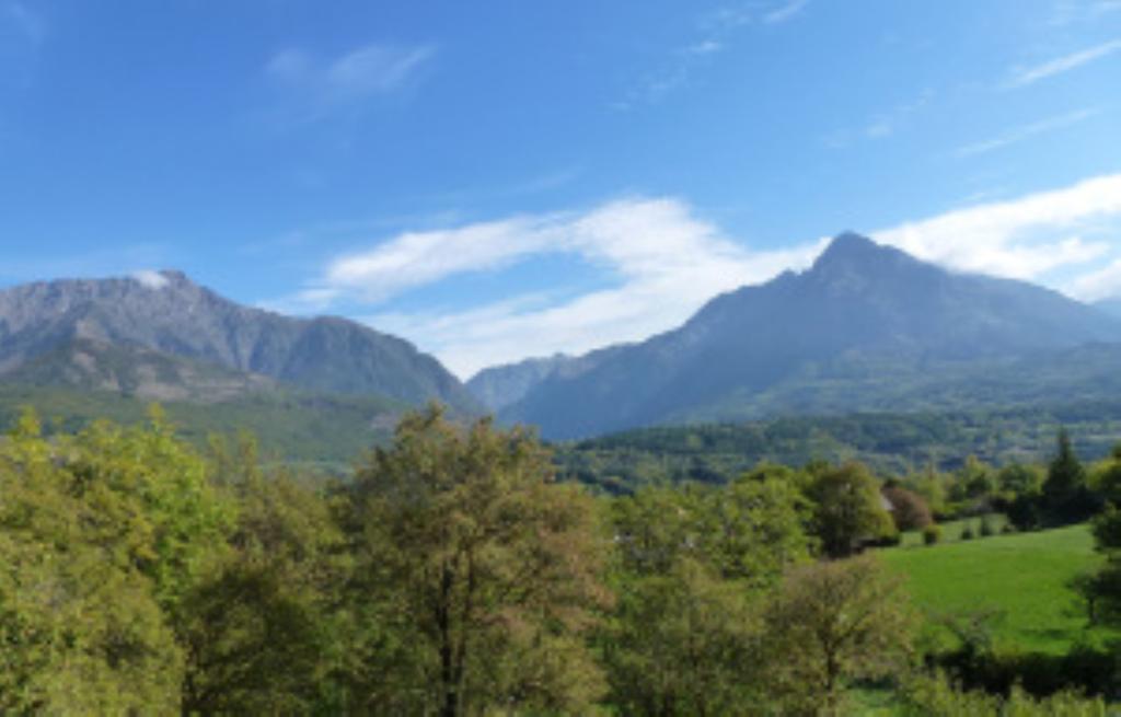 Le Rocher Des Ducs, Vue Sur Montagne, Abris Voitures Et Motos Le Glaizil Quarto foto